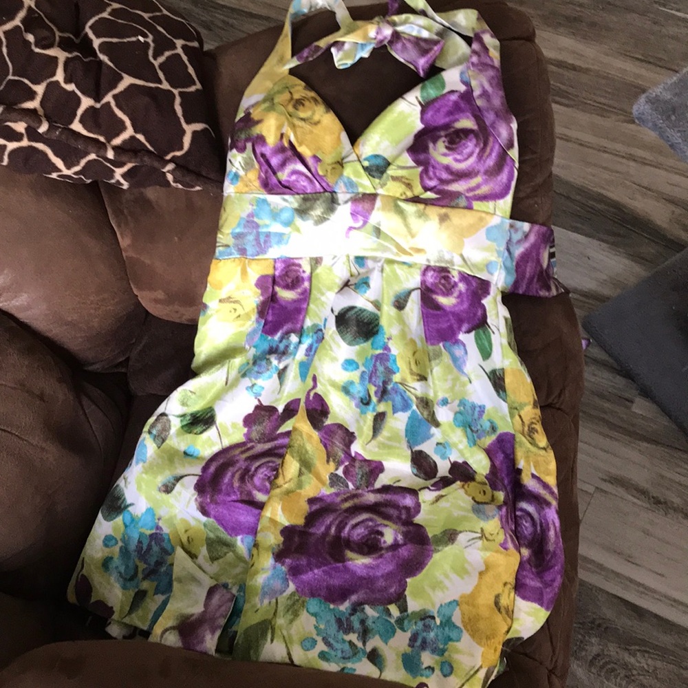 CHARLOTTE RUSSE FLORAL SATIN DRESS SIZE 5 NWOT EXCELLENT CONDITION!